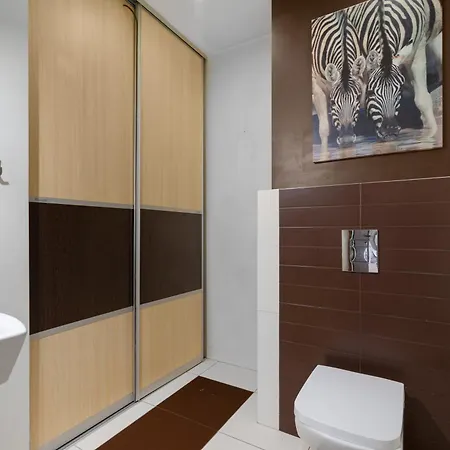 Villa Golden - Cozy Family With Garden & Sauna, Konstancin-Jeziorna