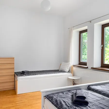 Villa Golden - Cozy Family With Garden & Sauna, Konstancin-Jeziorna