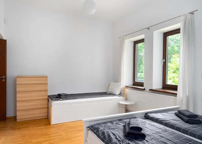 Villa Golden - Cozy Family With Garden & Sauna, Konstancin-Jeziorna