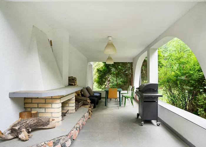 Villa Golden - Cozy Family With Garden & Sauna, Konstancin-Jeziorna